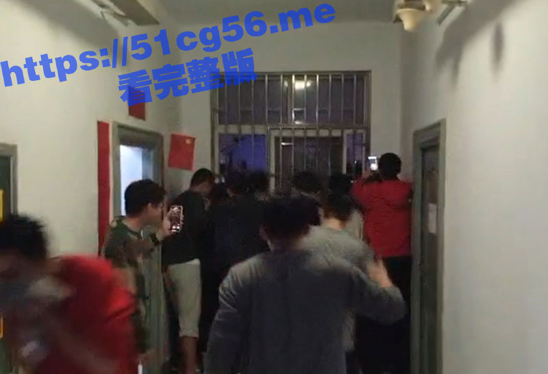 郑州师范学院 情侣出租房做爱不拉窗帘 被全校学生围观！把孩子激动坏了！