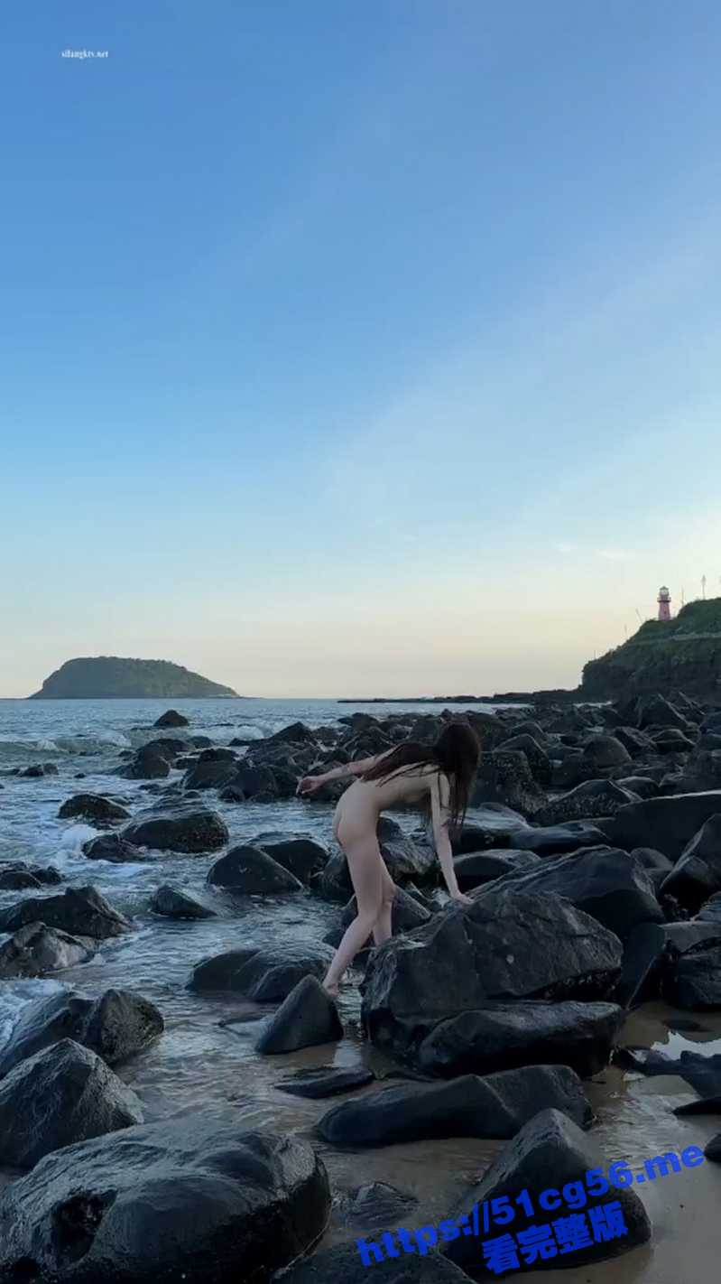 希威社嫩模 小初 厦门旅拍合集 长得神似柳岩 只不过胸部小巧玲珑没那么大