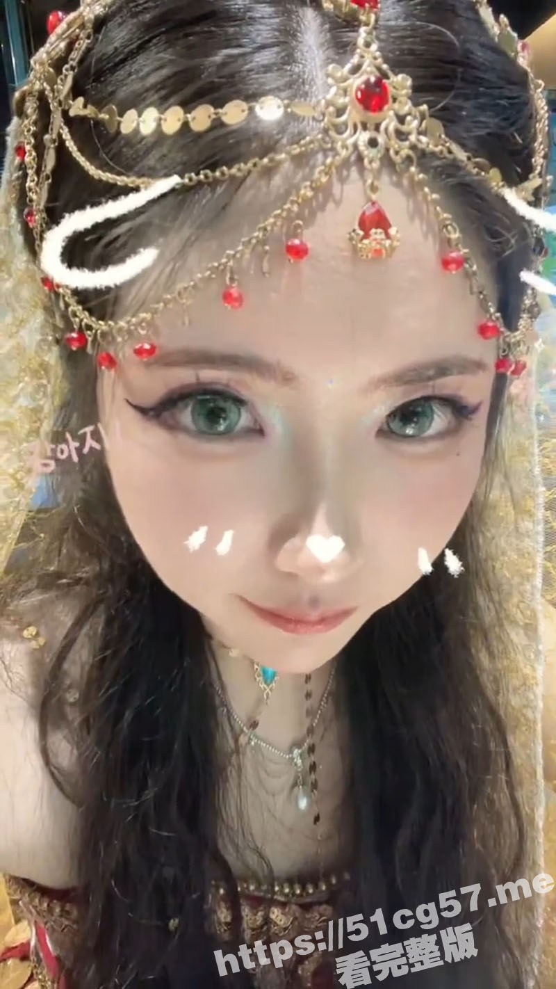 高颜值女神反差婊 竟是别人的性奴肉便器 被掐住脖子后入 一边抠嘴一边爆操 真是太爽了