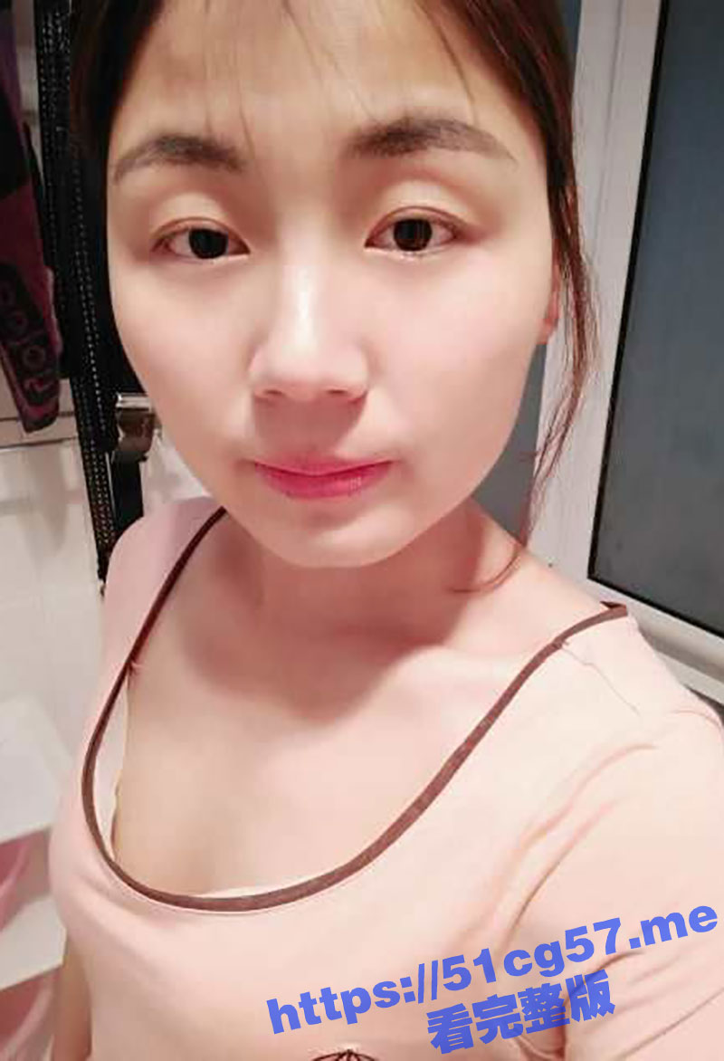 成功拿下郑州某学校英语老师 反差少妇车震配合炮友 后主动颜射舔大屌超骚！