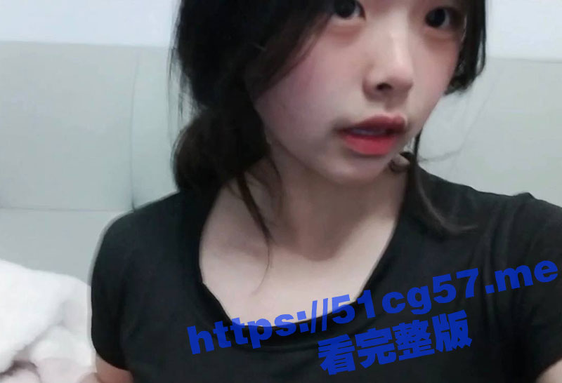 十八岁大雷女高中生发骚拍下自慰视频被泄密 年纪轻轻奶子发育特别好！妥妥的童颜巨乳！