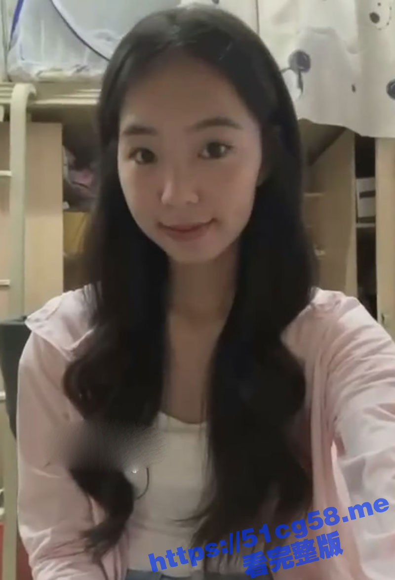 某大学舞蹈专业舞娘 身为一字马女神的她 却被富二代调教成吞精喝尿的肉便器！反差感十足！