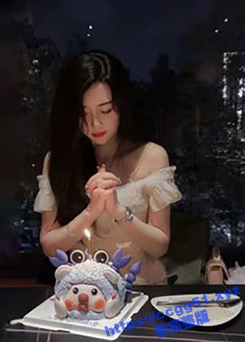 揭阳爱吃精液小母狗 王怡婷 高颜值美女 白虎嫩逼小骚货超级喜欢舔自己的淫水强烈反差！