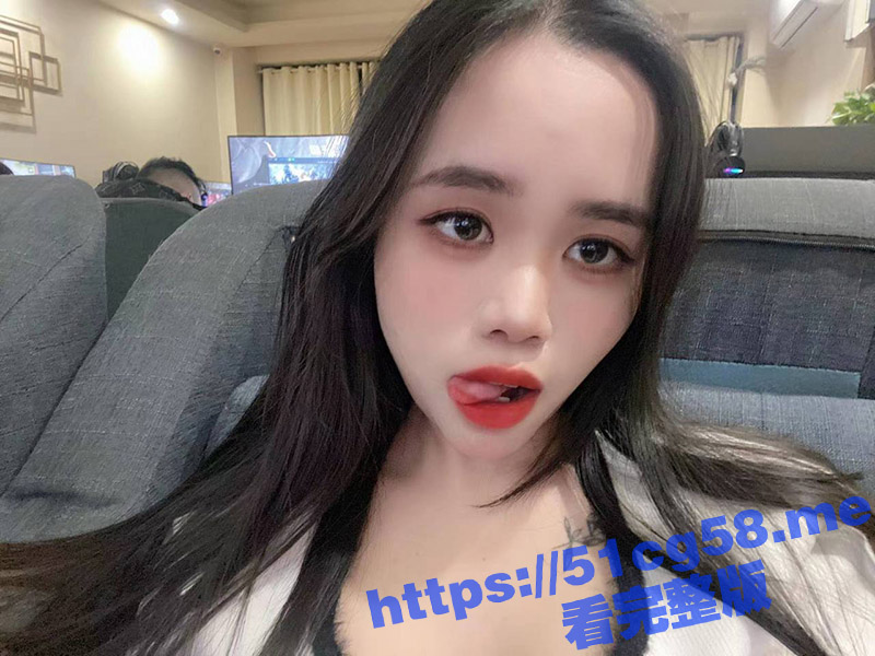 广西性感打工妹 身材纤细白嫩的小可爱 几顿饭就拿下了 爱吃饭也爱吃鸡的小骚货 到了床上玩的特别骚