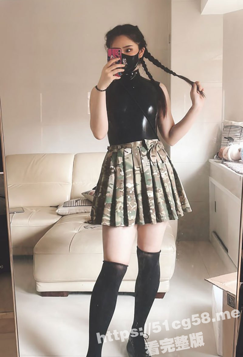 快手网红 刀刃 被眼尖瓜友发现是推特SM圈的福利姬 而且还是个女王专门调教男女奴！