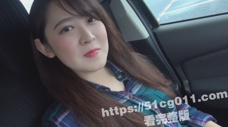 日本极品美少女 皮肤白嫩美乳翘臀 白虎嫩穴感觉像刺身一样可口 被猥琐大叔玩出白浆 带到酒店疯狂爆操