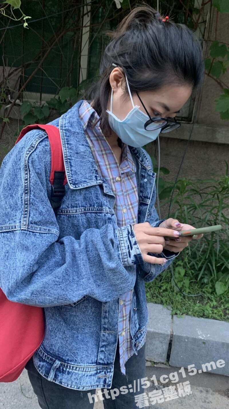 果然眼镜娘是最骚的！谁能想到这么单纯的妹子 私下竟如此反差！