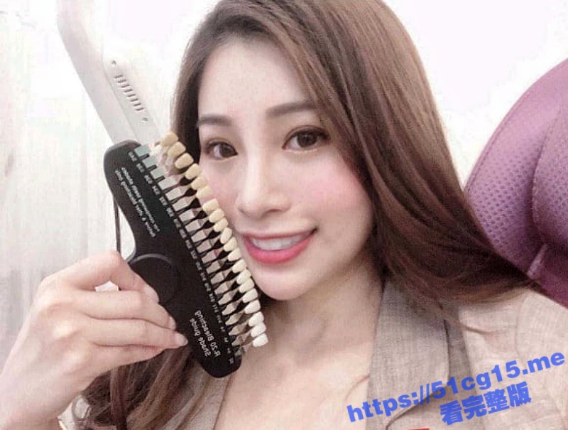 台湾淫荡牙师妹 高清露脸给开车中的男友口交 表情超级销魂！