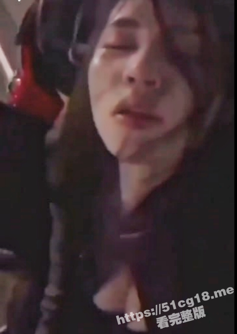 最新一手大瓜！云南丽江步行街醉酒美女 刘甜甜 当着交警面高喊“把我当母狗一样操 快点操我屁眼”