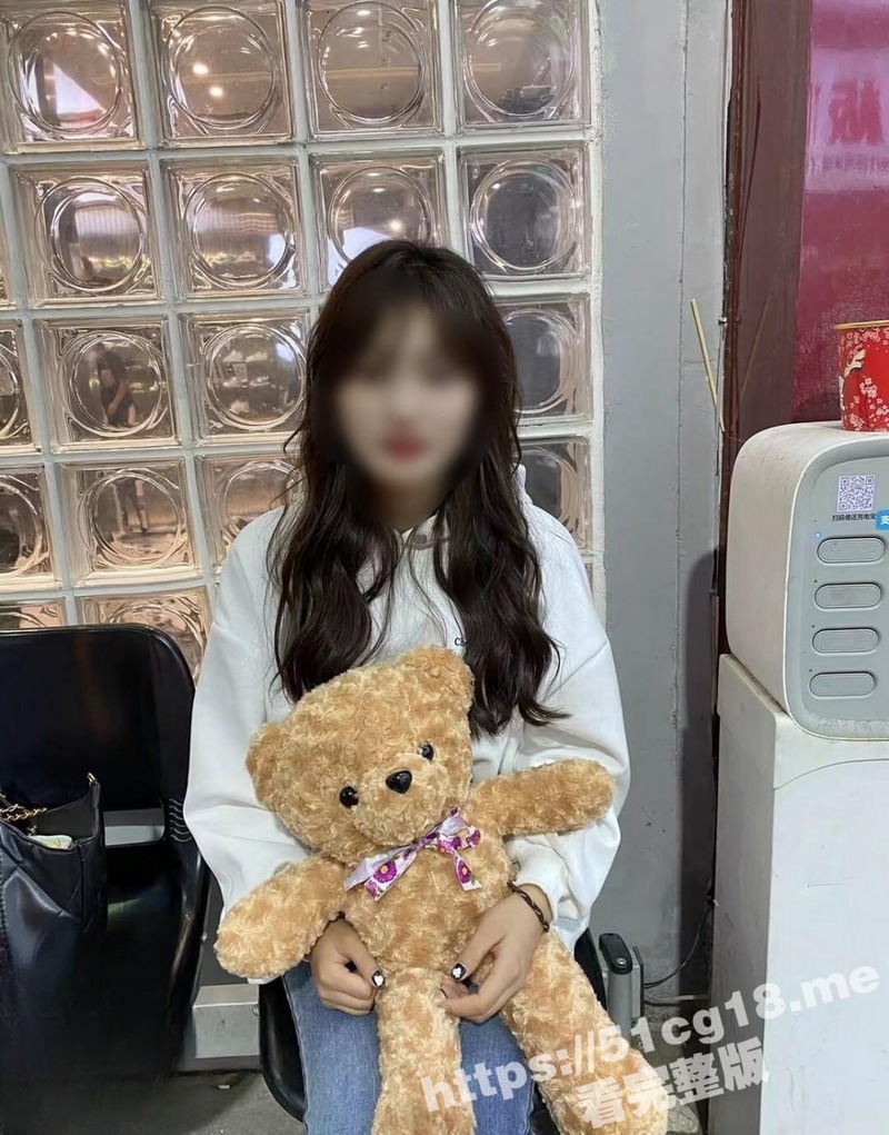 海角社区付费资源 淫乱大神灌醉邻居姐妹花 内射粉穴极品妹妹！