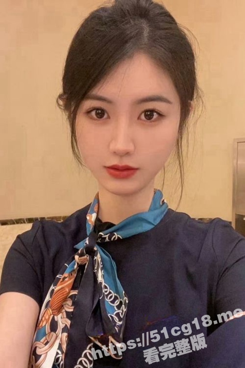贵在真实！大神下药迷晕高颜值00后空姐 带到酒店扒光衣服 叉开双腿露出私处任意玩弄！