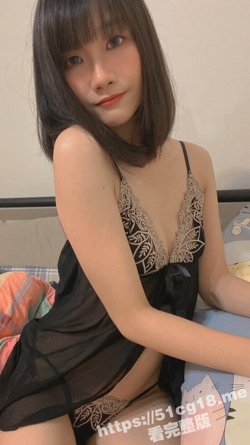 台湾短发高颜值女神 豐原 穿着情趣内衣与情趣丝袜被调教 真的是一条风骚的贱母狗！