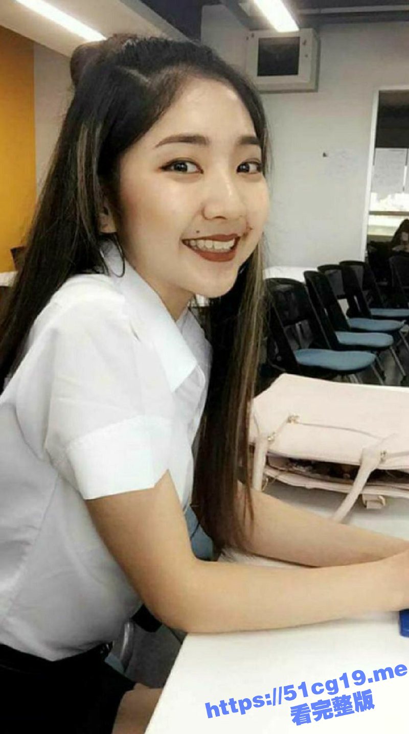 极品反差婊销售员 为了完成公司年底任务 竟然给顾客口爱！