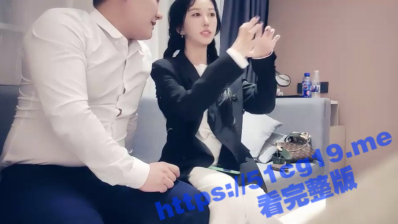 极品探花 赵总 约炮高颜值气质麻花辫外围女 高价门票舔奶撸硬女上位 抱着屁股猛操！