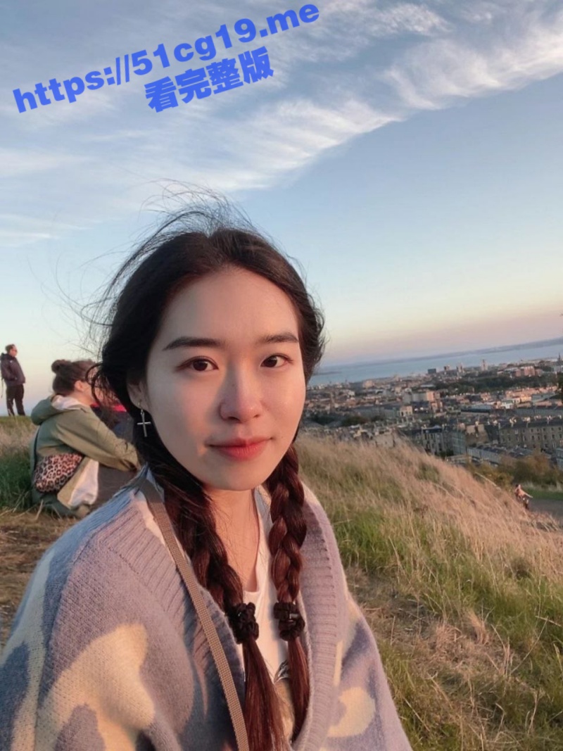 真实瓜友投稿 成都素人小骚货 张雪萌 舔舌揉胸扣逼展示 等着爸爸们来玩骚穴