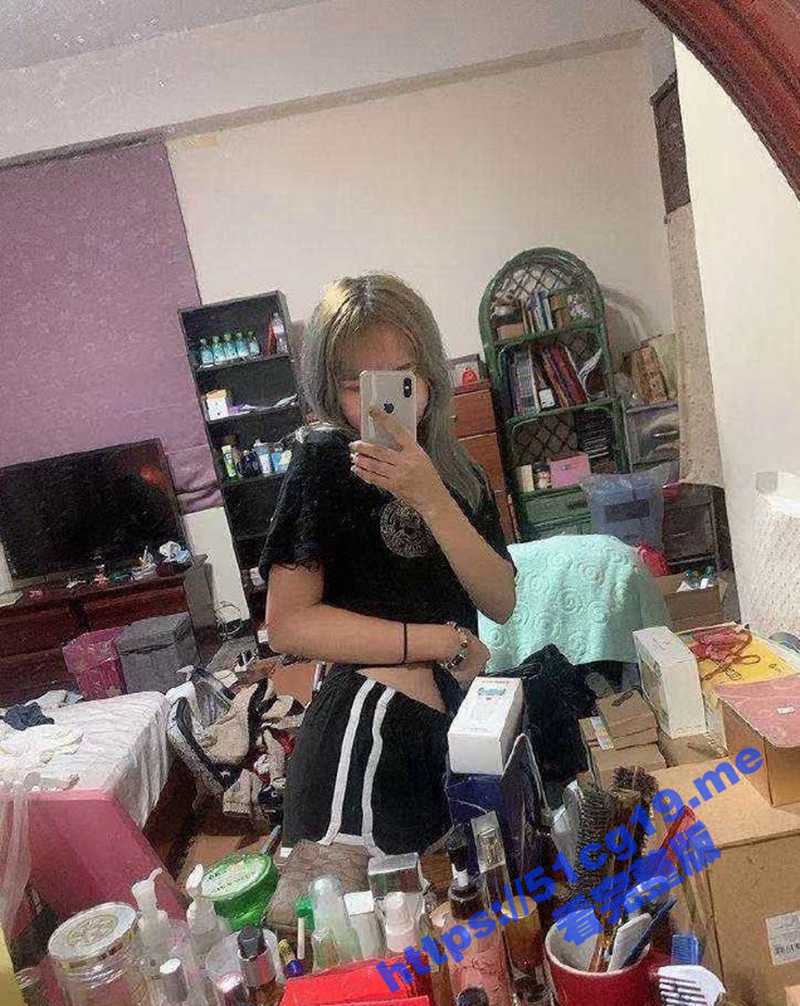 大神在 soul 网调的广西南宁精神小妹 年纪不大纹身反差婊母狗 奶子挺大的！