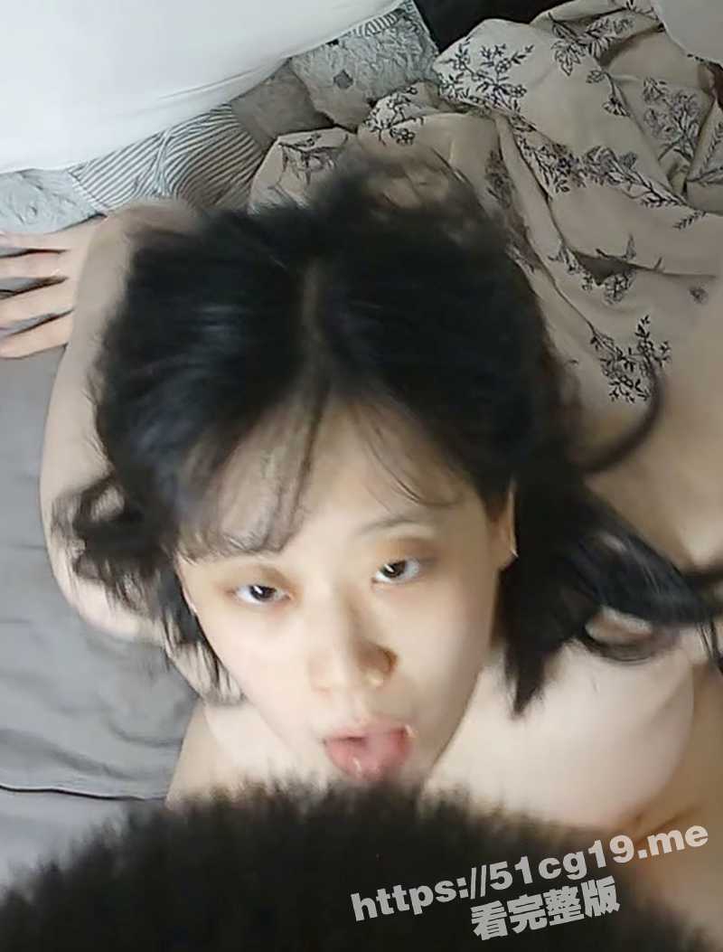 韩国白嫩巨乳反差人妻，和男友无套后入、口爆，私密自拍视频流出曝光，玩的特别花