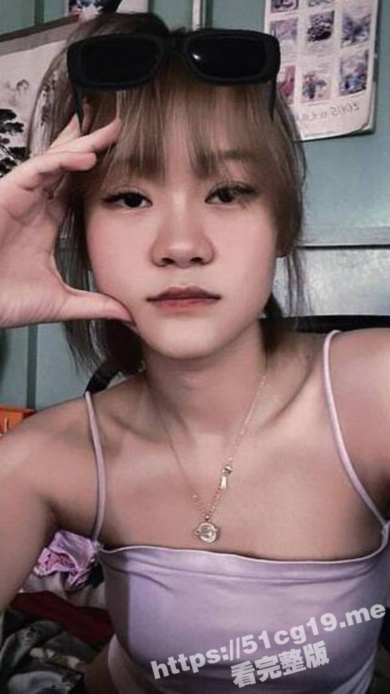 马来西亚 东马Sibu的 超级可爱00后妹妹 漏出粉色奶头自拍自慰 裸照遭渣男前男友外流