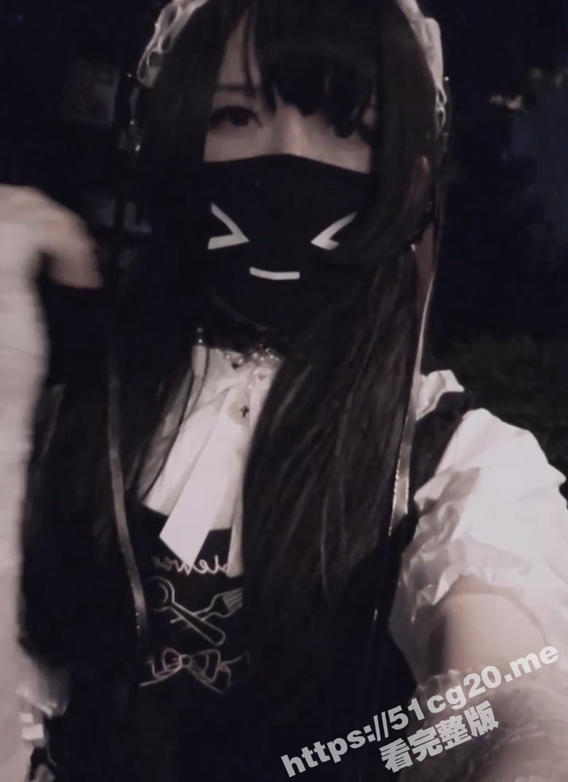 上海伪娘网红 牛子妹妹 身穿白丝洛丽塔 在户外大胆露出 掏出牛子时吓坏旁人！