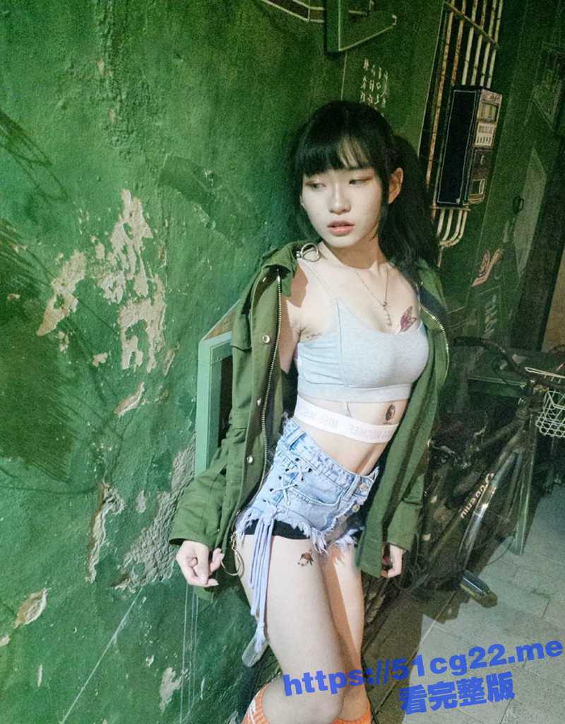 台湾网红美女 林雅雯 自拍不雅视频曝光流出 极品白嫩身材 洗澡自慰超诱人！