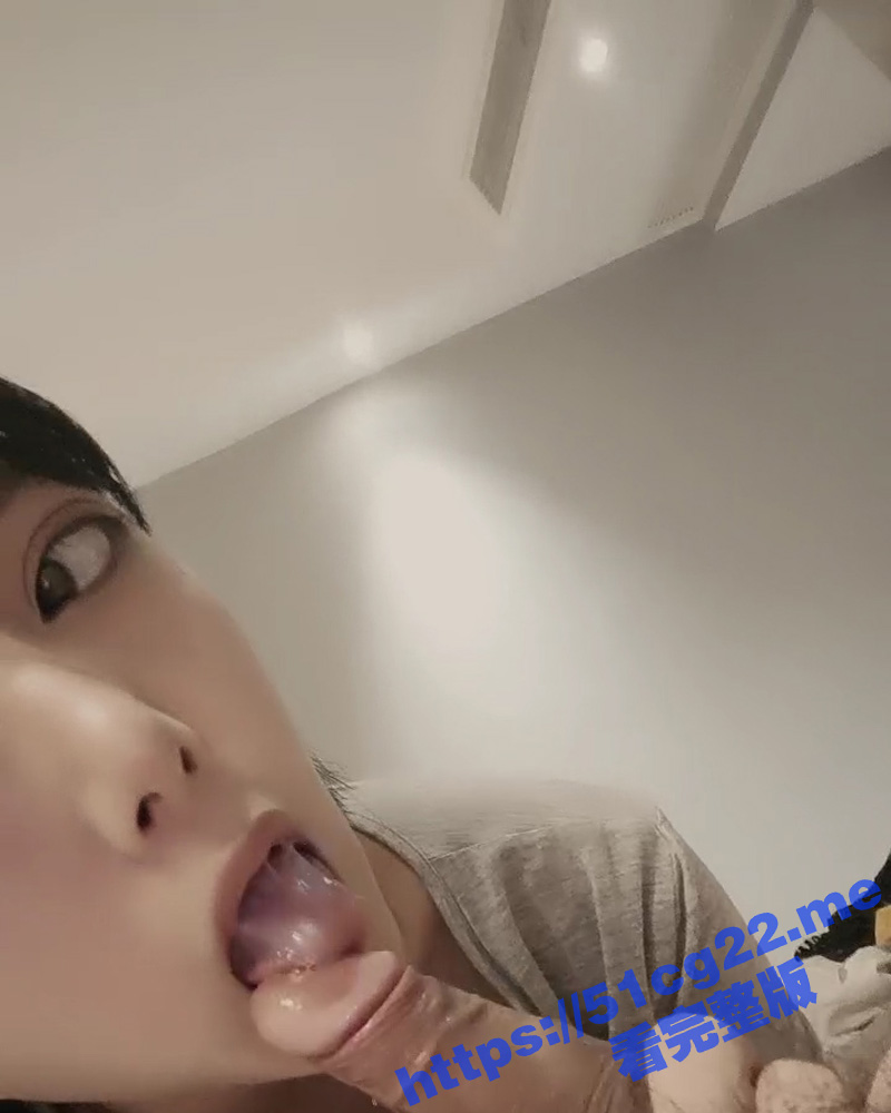 喜欢吃JB的冷艳美女 大屌狂吃 娇喘呻吟非常享受 怼着小穴一顿操 操死我吧 好涨要尿出来了