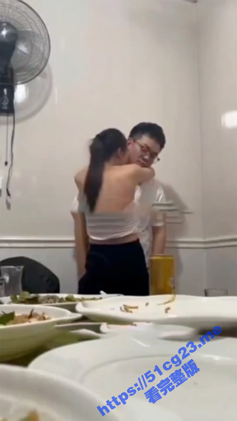 给力同学聚会 这是哪个人的妈妈？谁的老婆？大奶女同学和老同学激情！