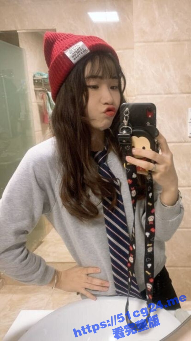 西安某公司白领 同部门的女神同事 老是偷偷跟我约炮 喜欢玩制服调教 曝光出来让她男朋友看看！