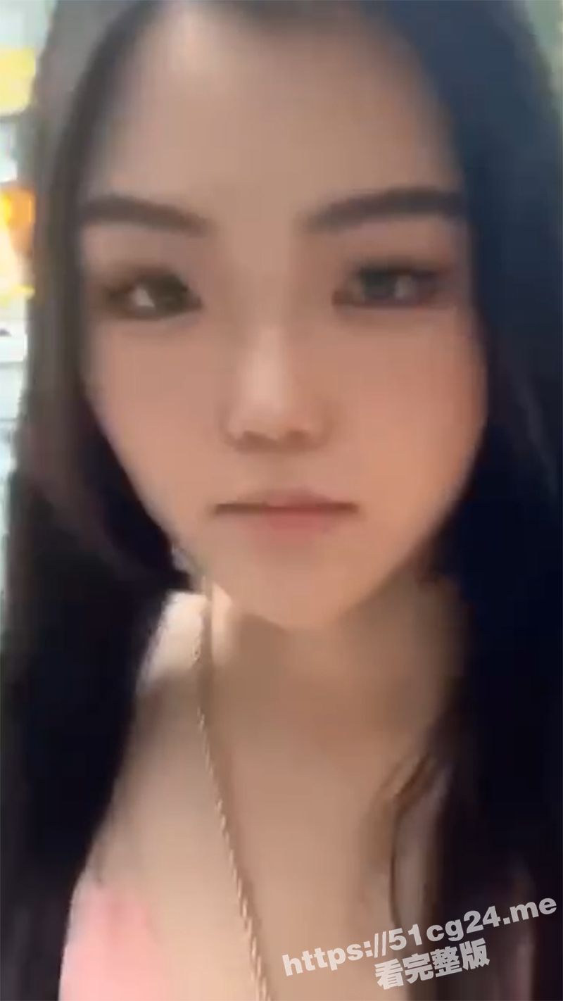 白嫩大奶少妇 在床上脱光自慰诱惑男友 被男友狠狠的无套抽插内射小骚货