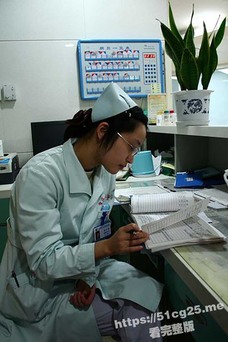 经典大瓜！大连极品美女护士艳照门视频再现 在那个没有美颜的时代这种颜值和身材真的是无敌的存在