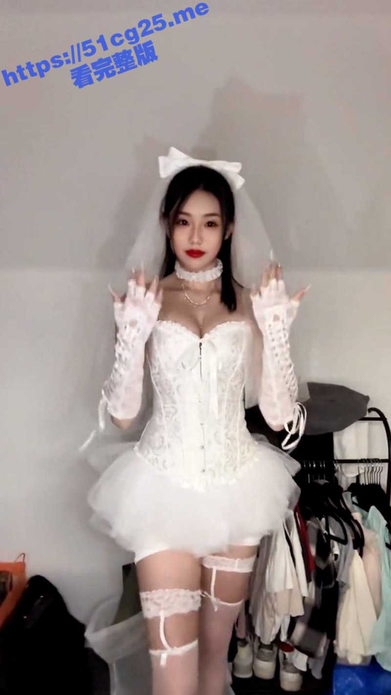 高颜值白月光女神 闫若琦 极品反差骚逼母狗 在酒吧醉酒后 被带回酒店穿着白色丝袜 无套爆操