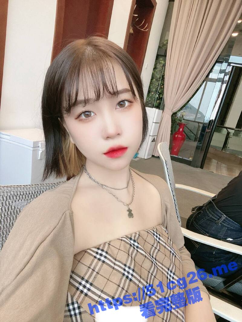 玉女VS欲女 清纯玉女不为人知的欲女本性 家中骚拍 撩起衣服光着屁股扭臀揉胸吐舌露菊花