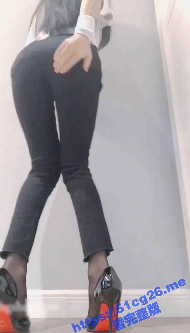 牛仔裤里穿黑丝！裤里丝网红主播极致自慰淫语不断 带着肛塞玩足交 自慰玩具猛插逼！