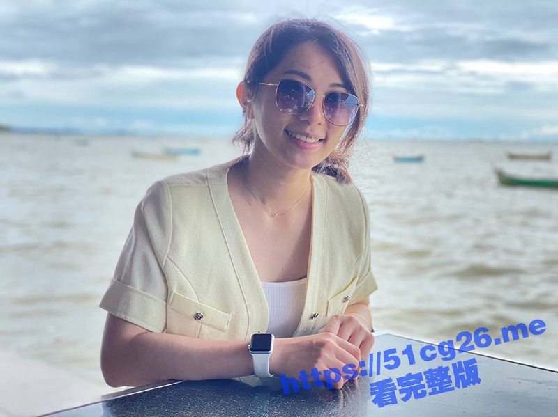 网约江苏张家港的极品白嫩少妇 沐浴在和煦的阳光里被无套后入爆操内射