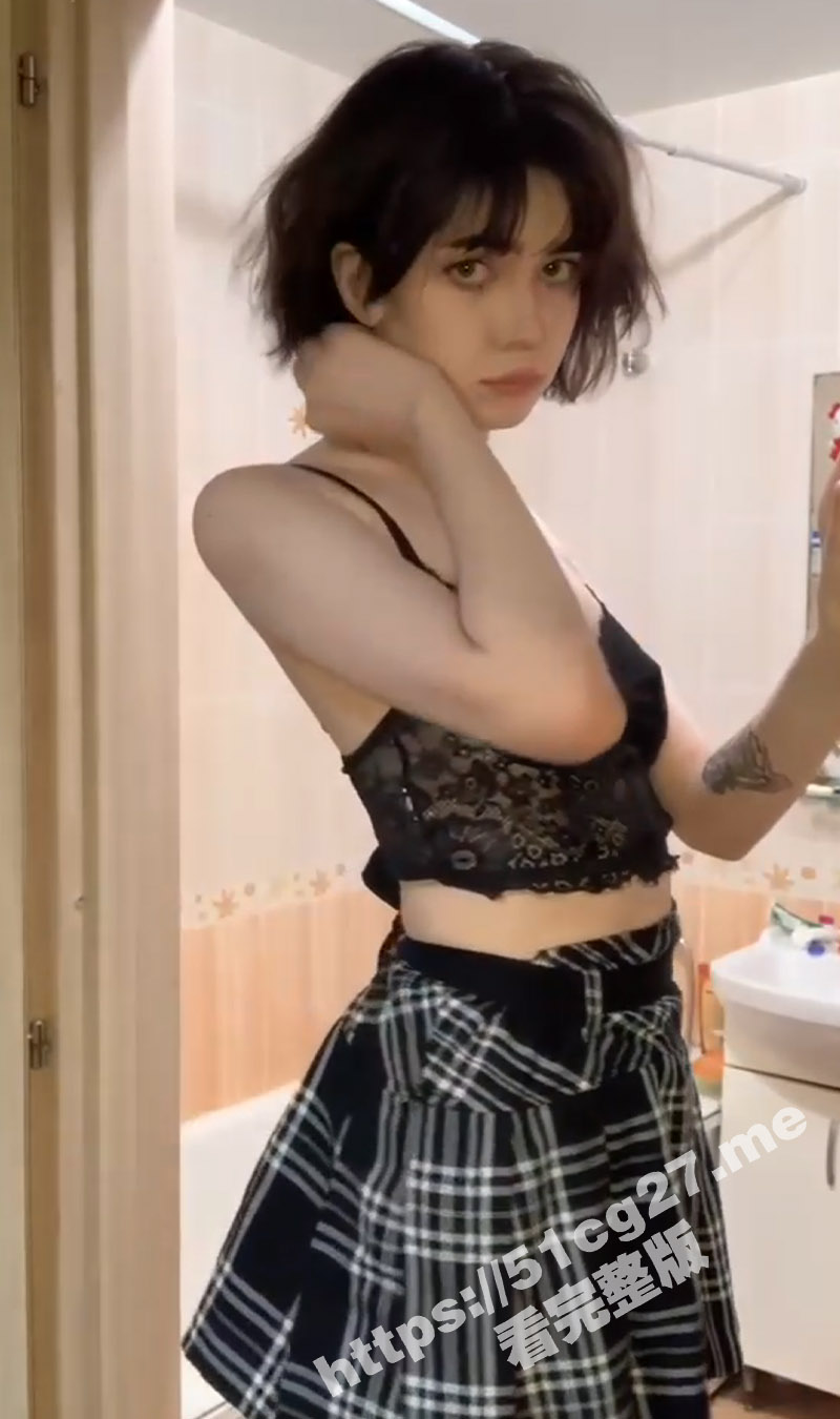 欧美冷白皮短发美女 SmallDoll 全方位展示身体 脸蛋漂亮腿又长 主动女上位骑乘快速抽插