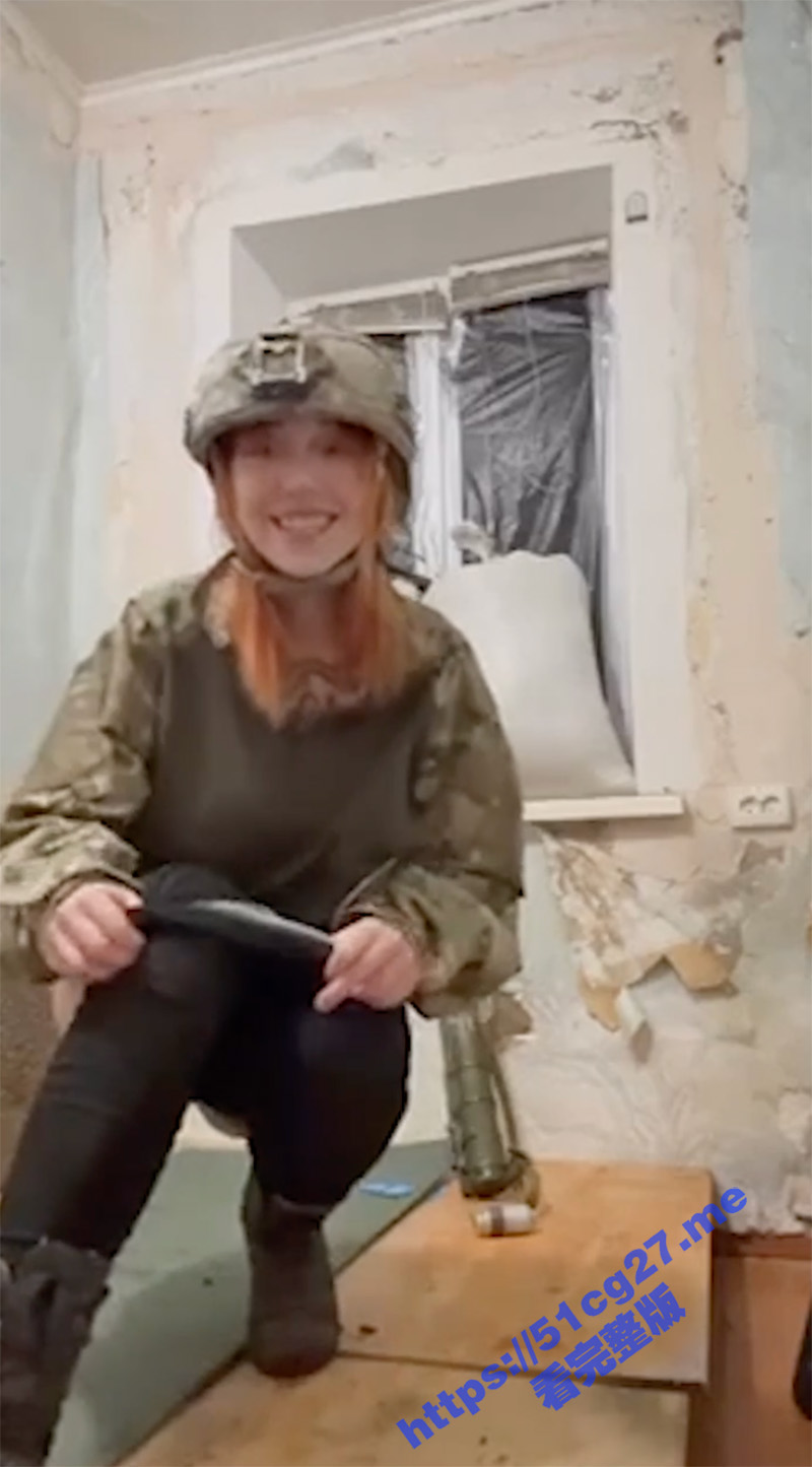 见过很多玩具自慰的 你见过外国女大兵自拍用导弹自慰的嘛？是道具还是真实导弹？