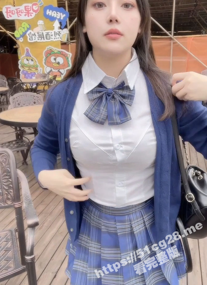 秀人网高颜值嫩模 豆瓣酱 在餐厅内骚逼塞跳蛋遥控振动 户外露出 车内被玩逼漏点车震 超有看点