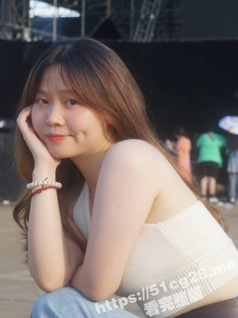 情侣自拍 校园高颜值眼镜娘反差婊 分手后大量私密做爱视频遭渣男全网流出 女主貌似是个研究生