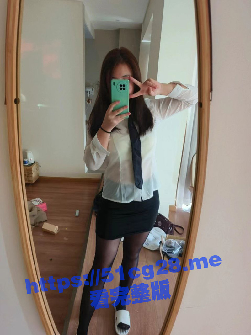 19岁大学生直播被大哥骗走 没想到还是个处女 大哥直接哄上床 给小姐姐开苞 赚大发了！
