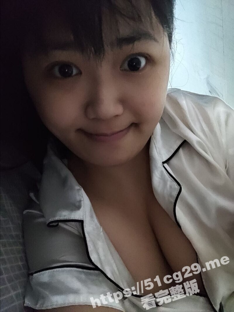香港 清纯微胖反差婊 钟慧婷 喜欢真空外出和超大肉棒插入 给男友吃鸡 啪啪啪 自拍视频流出