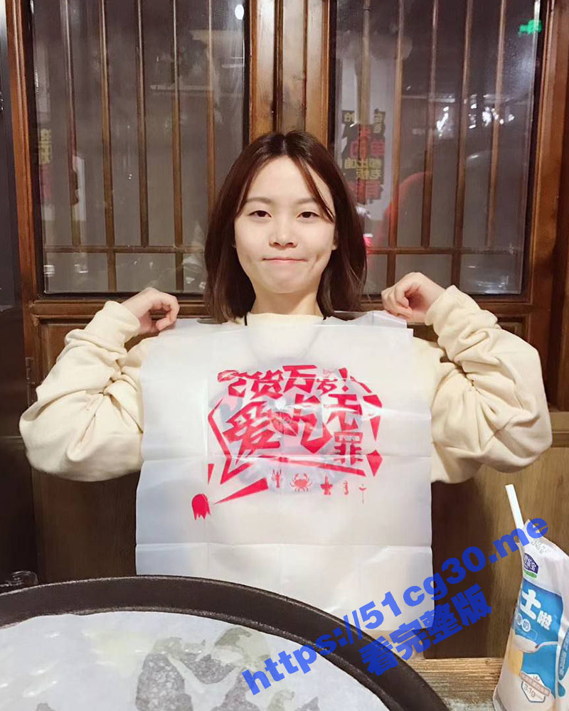 百度泄密！重庆骚货 黄璐 跟男友啪啪自拍泄密流出 身材丰满超级润 在床上骚得一批