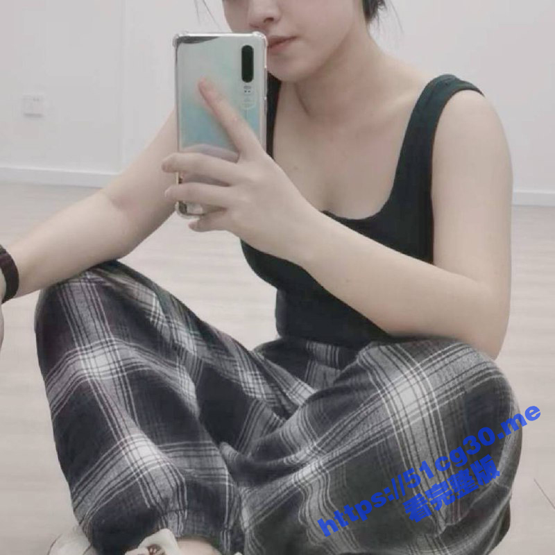 郑州研究生反差婊 喜欢当母狗舔脚毒龙 果然是十个眼镜九个骚！
