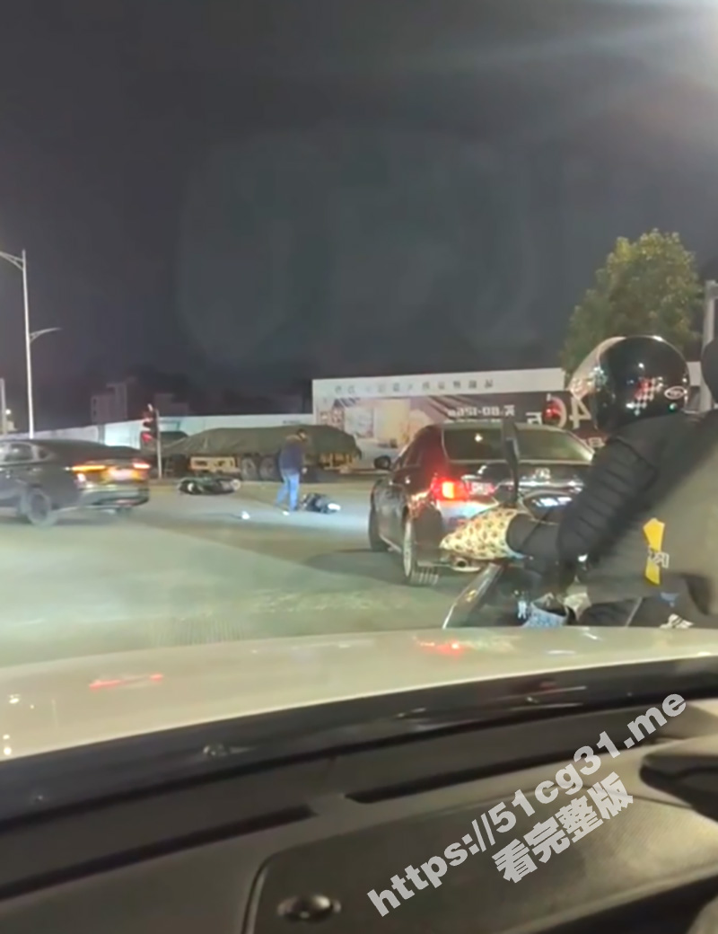 广东茂名当街杀人 据传被打的人已经当街死亡 行凶者竟是前夫哥！