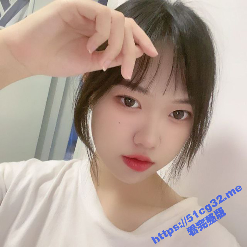 清纯美女被前男友爆出 大尺度视图被曝光 绝对的极品反差女啊 身材嫩鲍一流