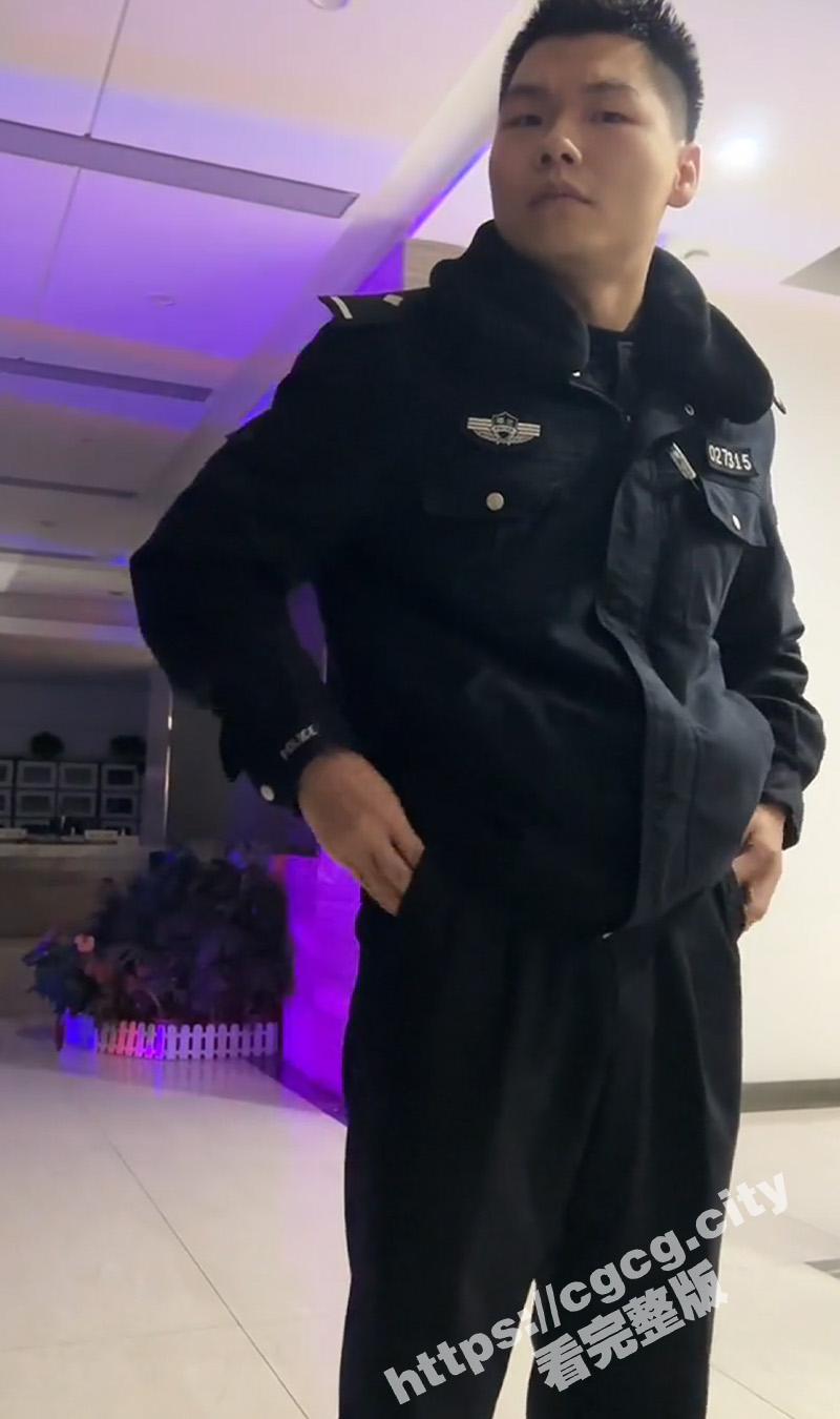 仙女又上大分！29岁仙女上厕所没纸 接连报警让警察给她送纸 还诬陷警察打她！