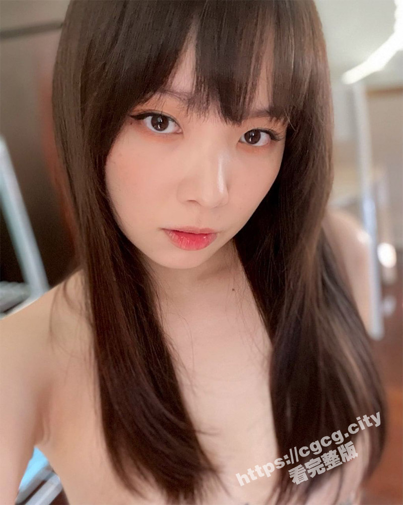 超高颜值美女竟然是个炮架子 在线表演炮机自慰 如此尤物也有欲求不满的时候