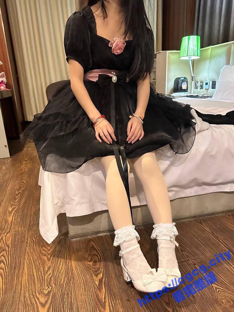 武汉18岁美萝莉 孟琳 秘密视图 涉世未深纯情萝莉和男友啪啪自拍流出 小嫩穴超水灵