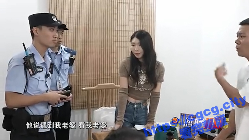 走在路上对别人妻子一见钟情？甚至愿意花费重金让夫妻离婚 奇葩三人凑一堆 警察也懵圈！