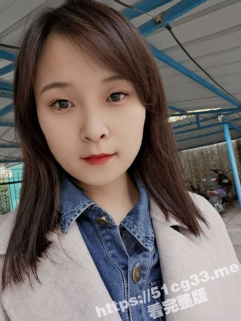 高颜值清纯反差婊少妇 自慰扩阴 直接喝尿 用嘴给主人的鸡巴清理干净 这只母狗被调教的很到位