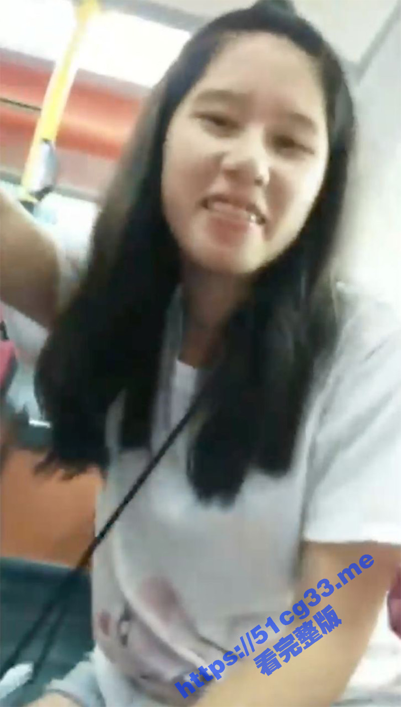 香港性急情侣在育婴机构厕所 脱光内衣万乳胶口交 甚至能听到外面孩子的哭声
