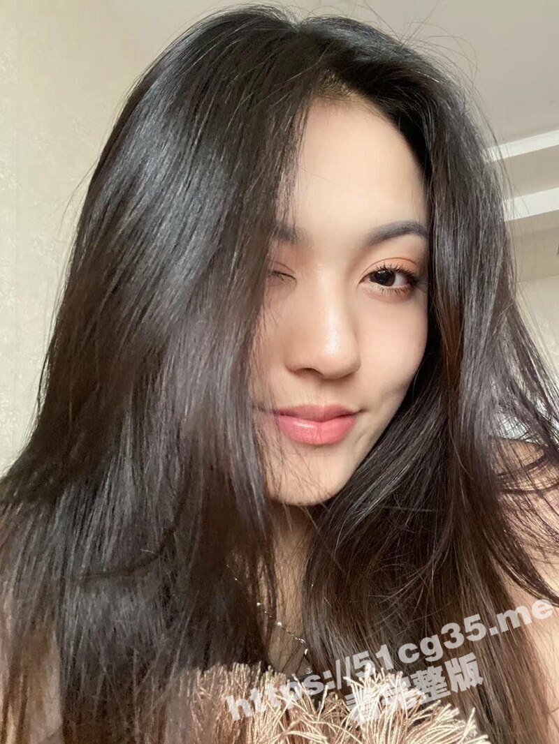 长沙某产业园 高颜值反差小少妇出轨公司肥腻领导 口爆后入 这大长腿不去蹬三轮可惜了